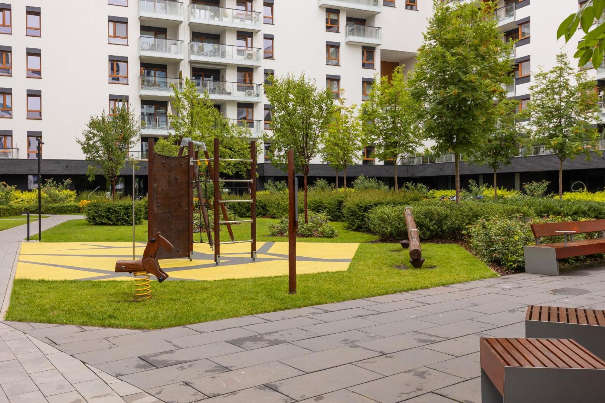 Апартаменти Zoliborz Artystyczny With Parking By Renters